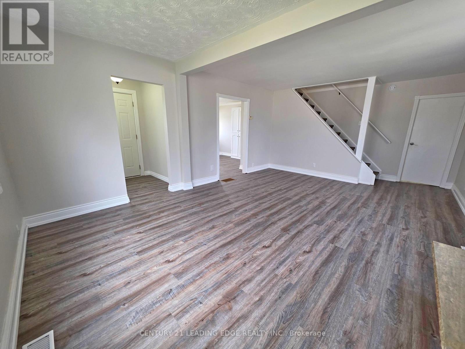 500 The Queensway South, Georgina, Ontario  L4P 2E3 - Photo 15 - N13031126