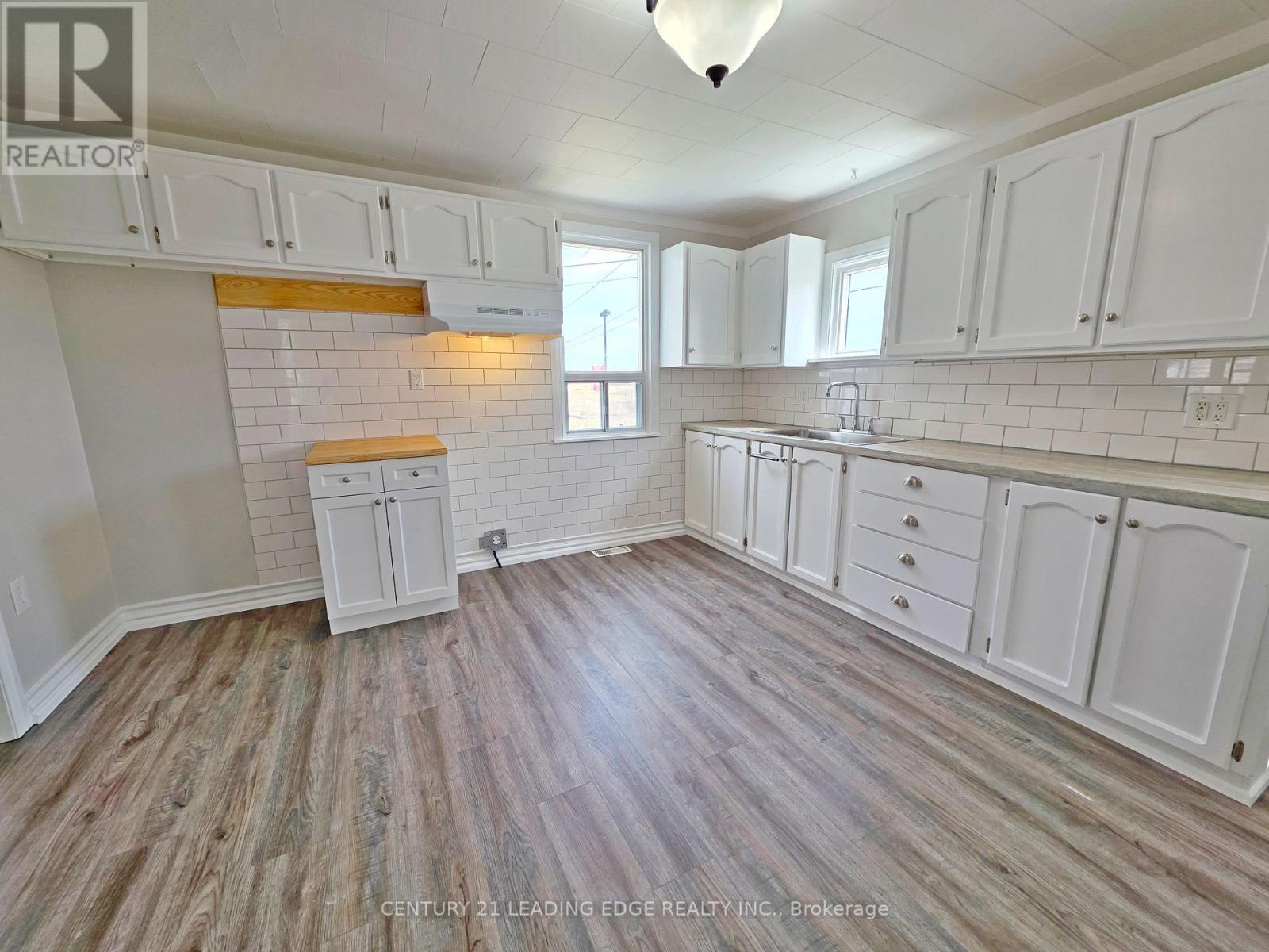 500 The Queensway South, Georgina, Ontario  L4P 2E3 - Photo 17 - N13031126