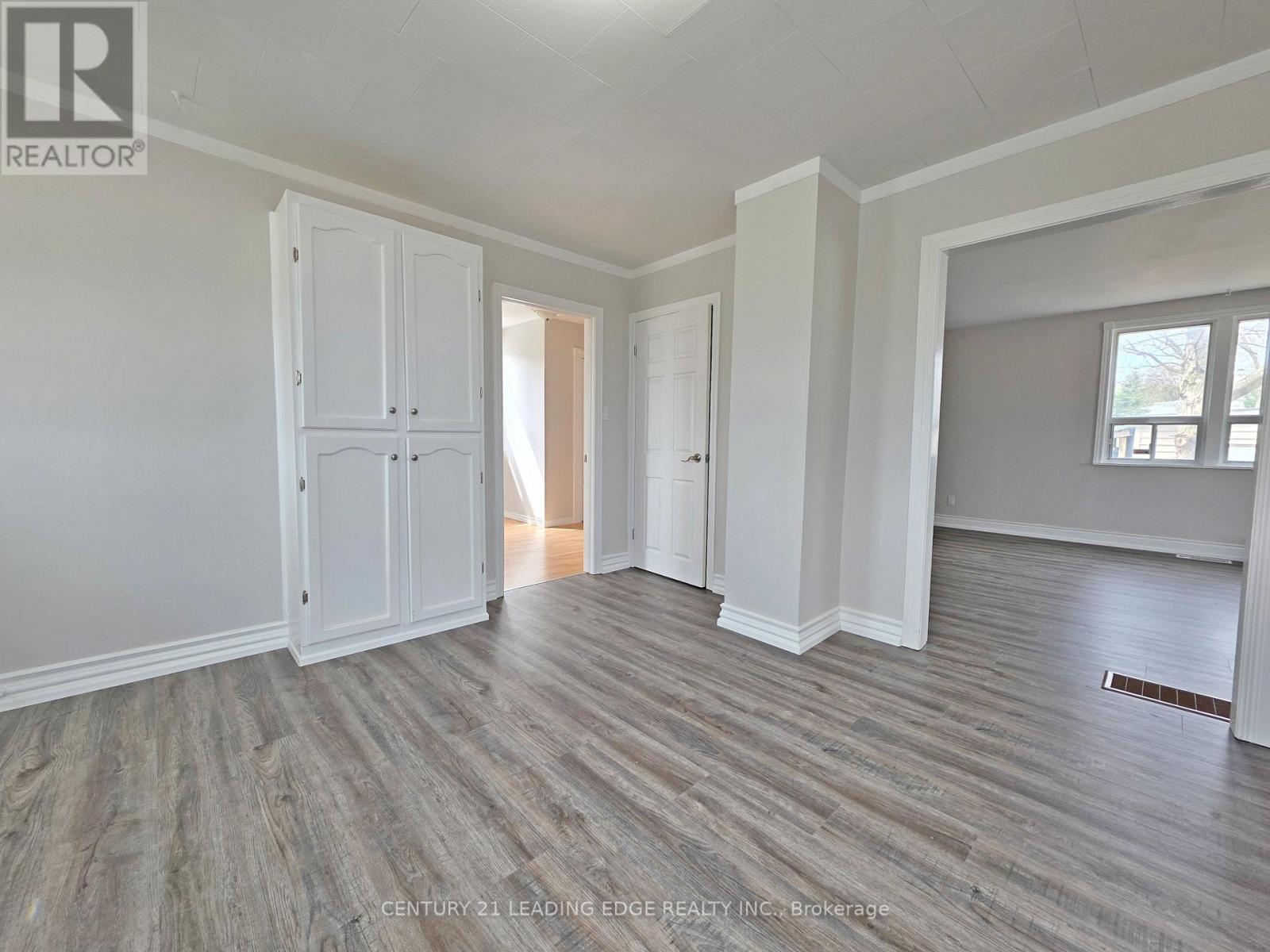 500 The Queensway South, Georgina, Ontario  L4P 2E3 - Photo 19 - N13031126