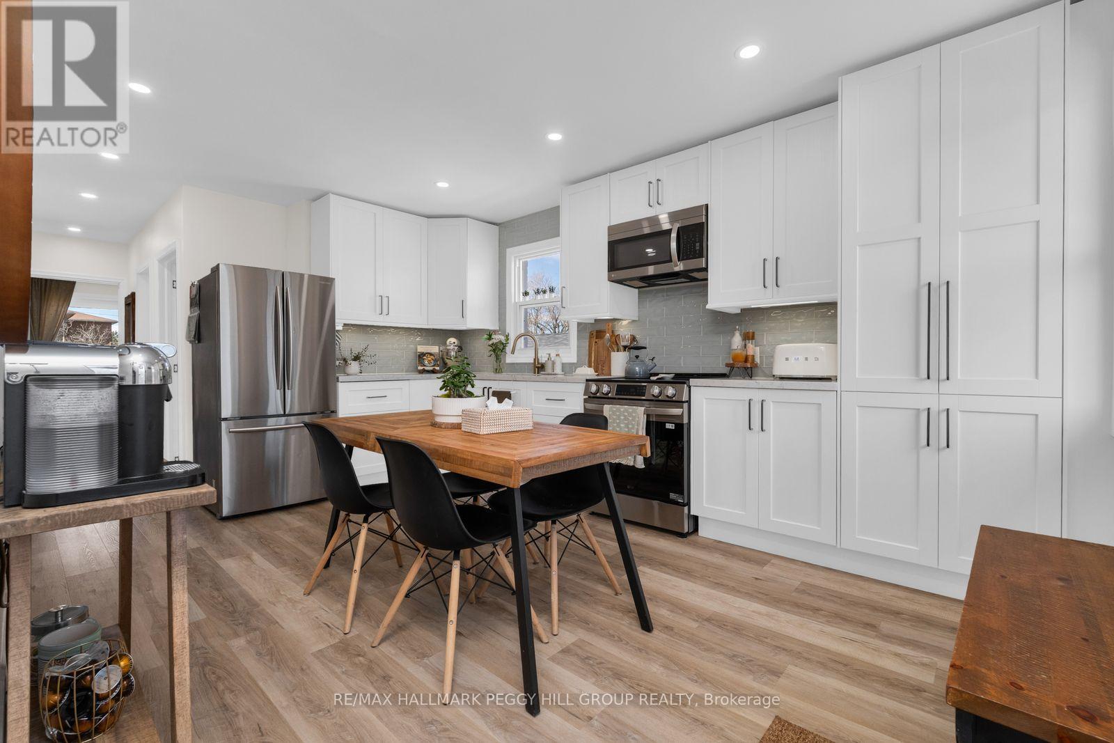 22 Agnes Street, Barrie, Ontario  L4M 2S2 - Photo 2 - S13031076