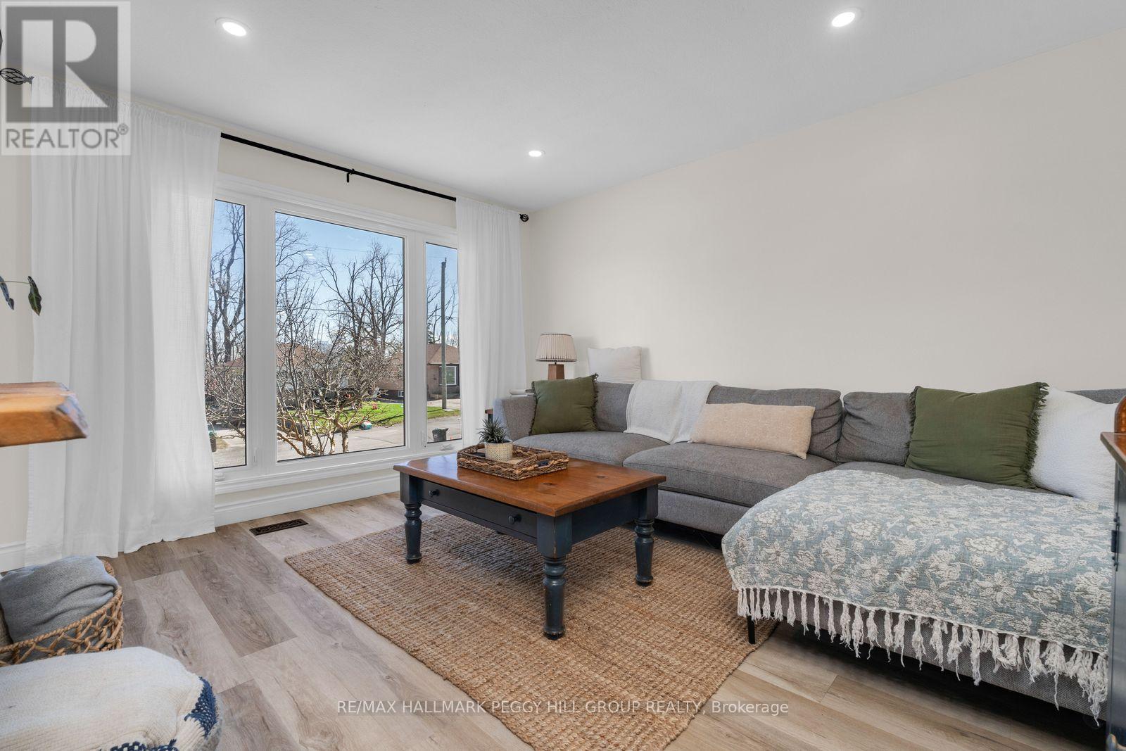 22 Agnes Street, Barrie, Ontario  L4M 2S2 - Photo 4 - S13031076