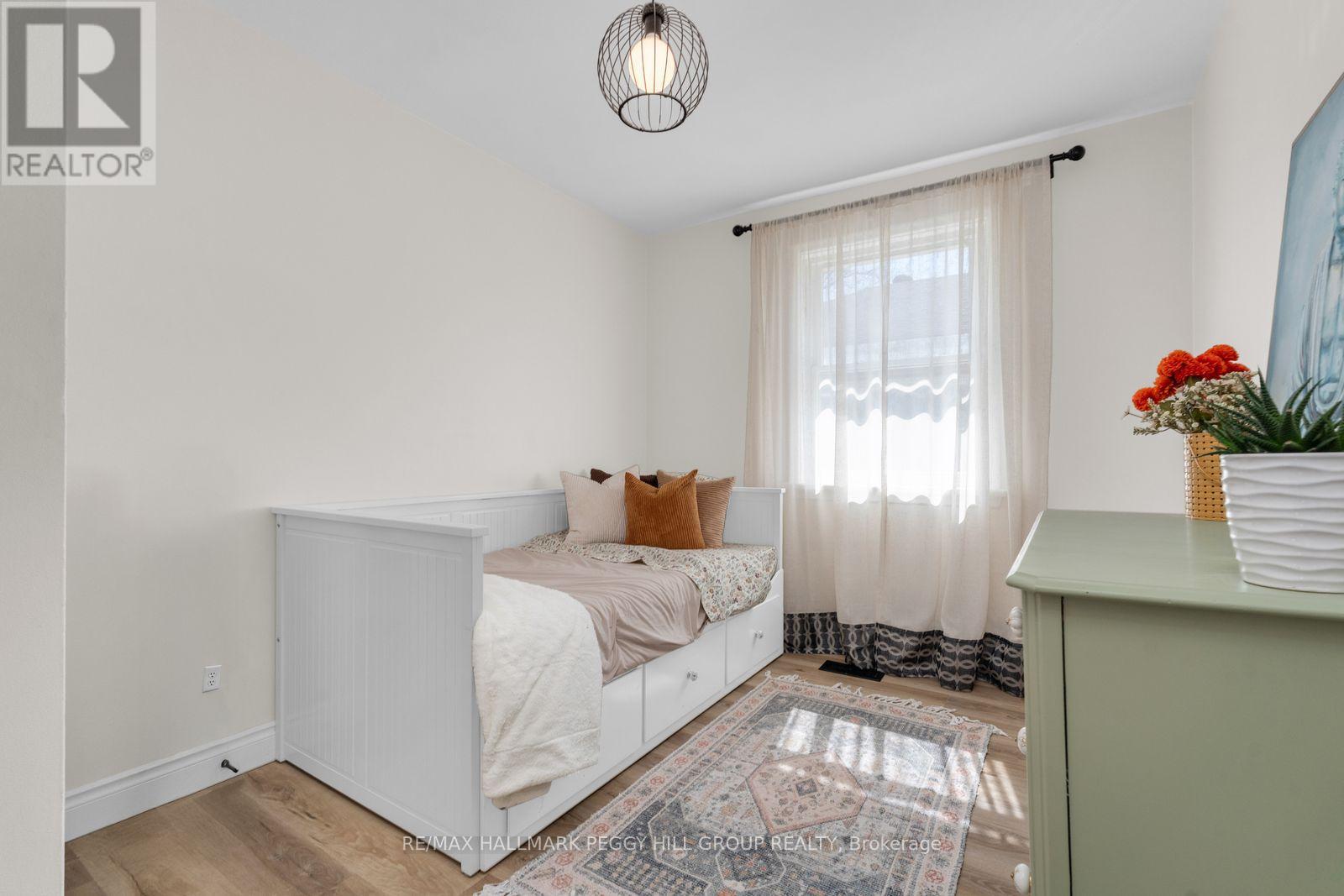 22 Agnes Street, Barrie, Ontario  L4M 2S2 - Photo 6 - S13031076