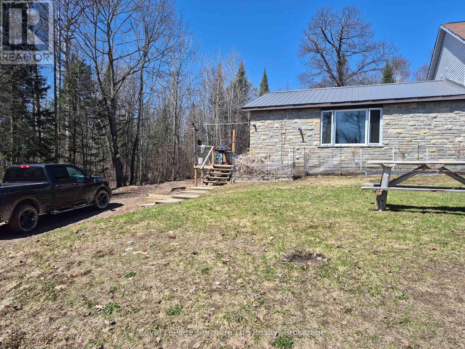 26 Arbutus Trail, Mattawan, Ontario  P0H 1V0 - Photo 2 - X12900696