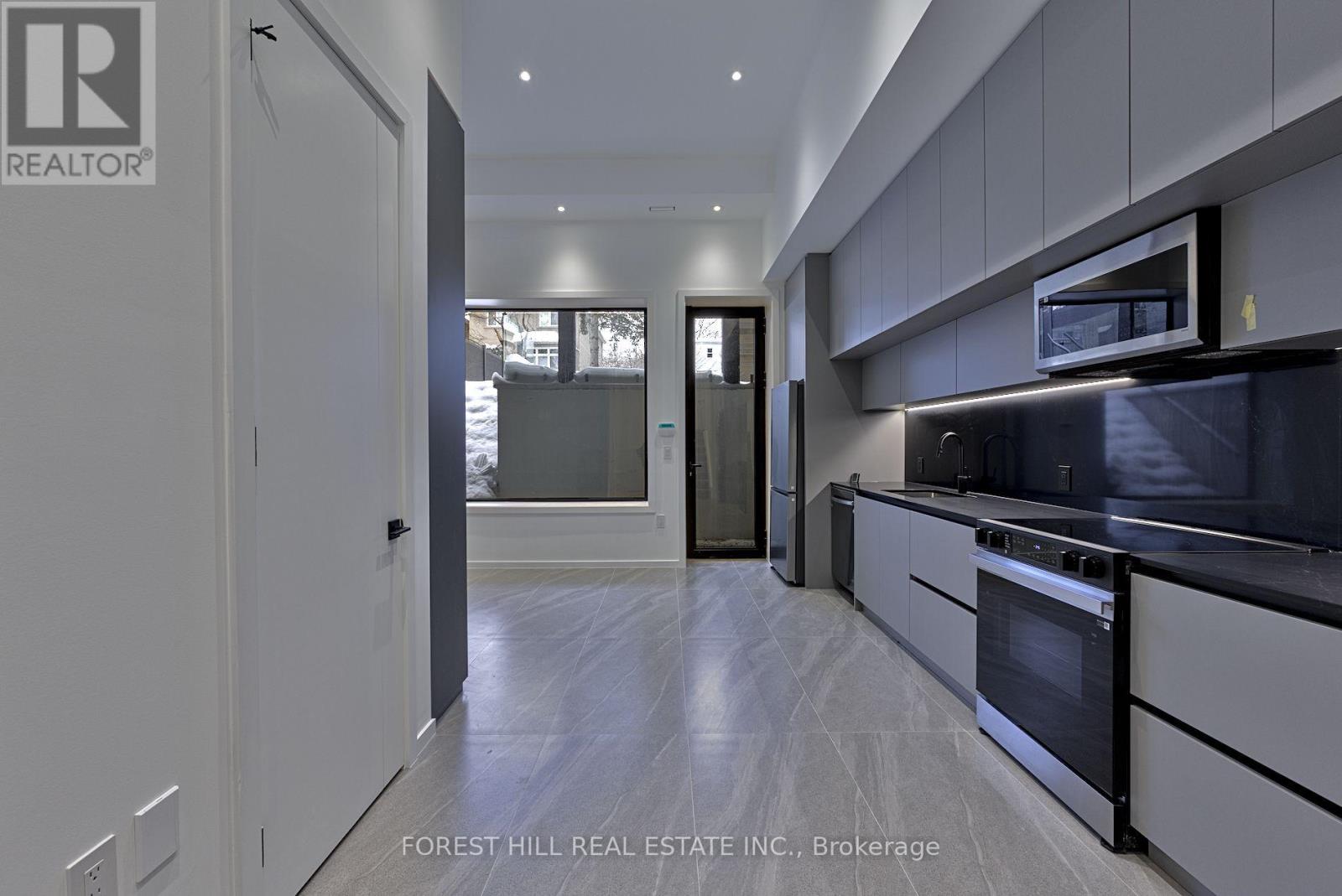 42 CAMERON AVENUE Toronto (Lansing-Westgate), ON M2N 1E1