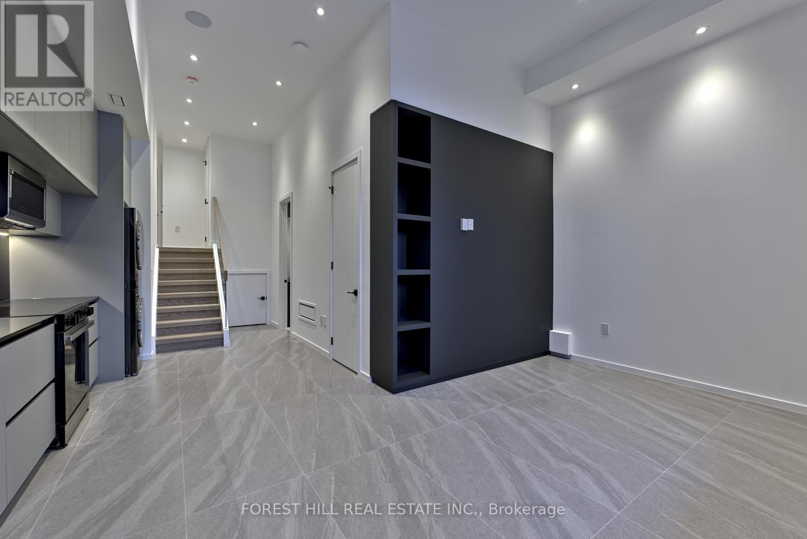 42 CAMERON AVENUE Toronto (Lansing-Westgate), ON M2N 1E1