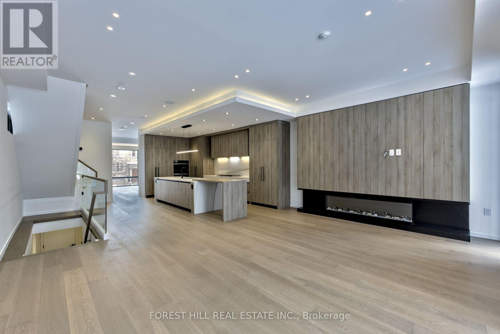 42 CAMERON AVENUE Toronto (Lansing-Westgate), ON M2N 1E1