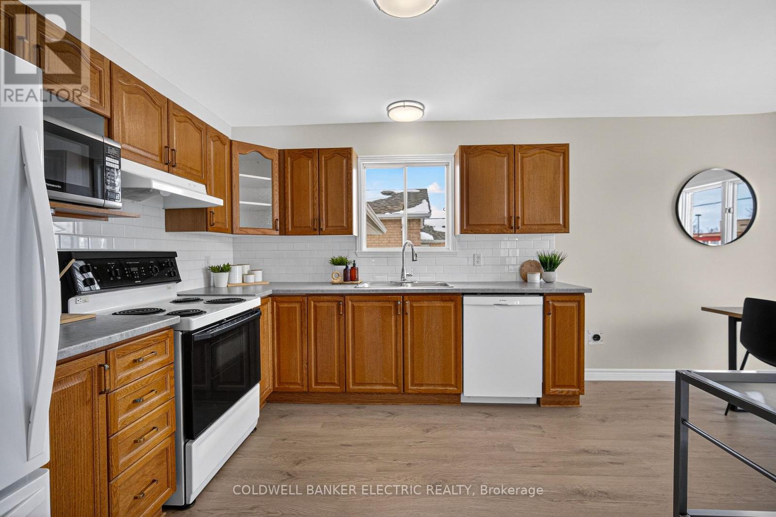 329 Mary Street W, Kawartha Lakes, Ontario  K9V 5X5 - Photo 11 - X12908810