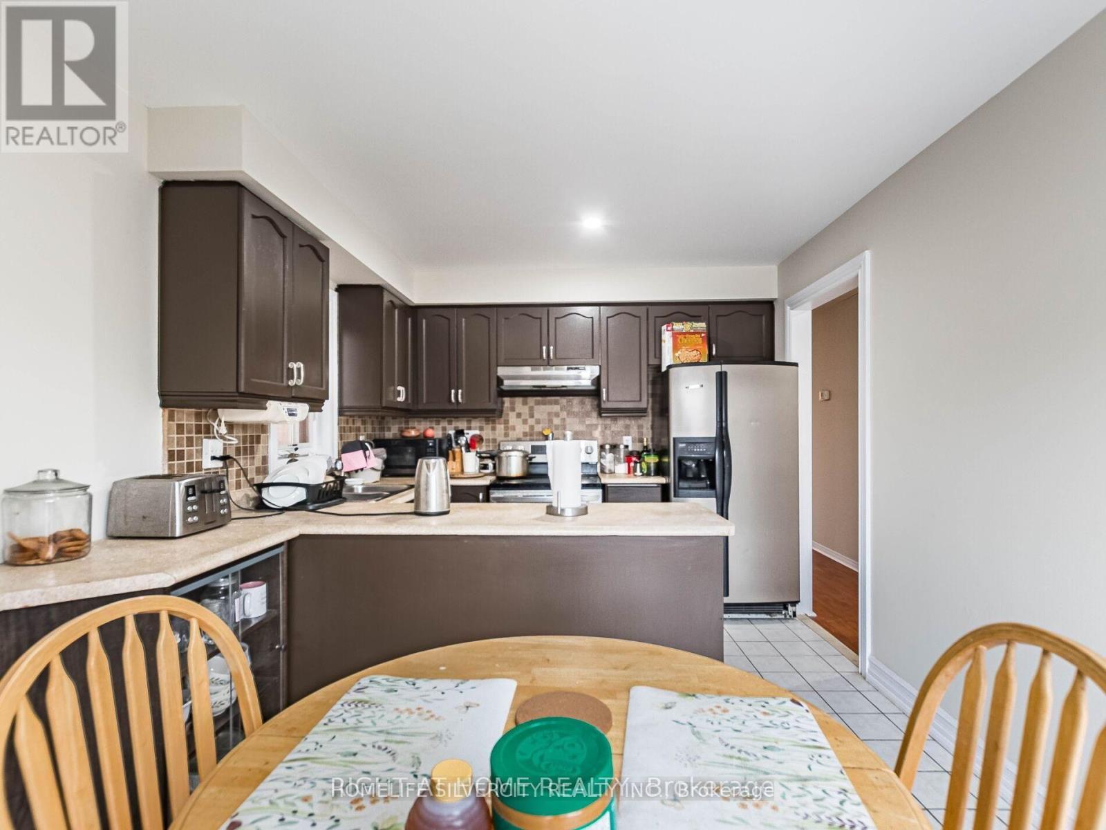 69 Red Maple Drive, Brampton, Ontario  L6X 4M1 - Photo 10 - W13030820