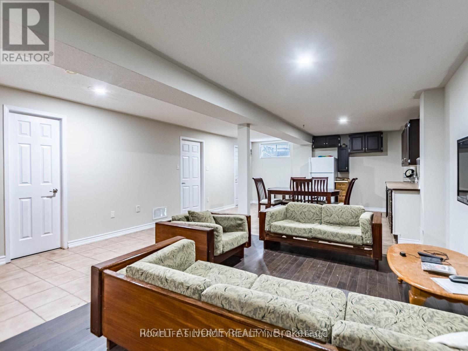 69 Red Maple Drive, Brampton, Ontario  L6X 4M1 - Photo 19 - W13030820