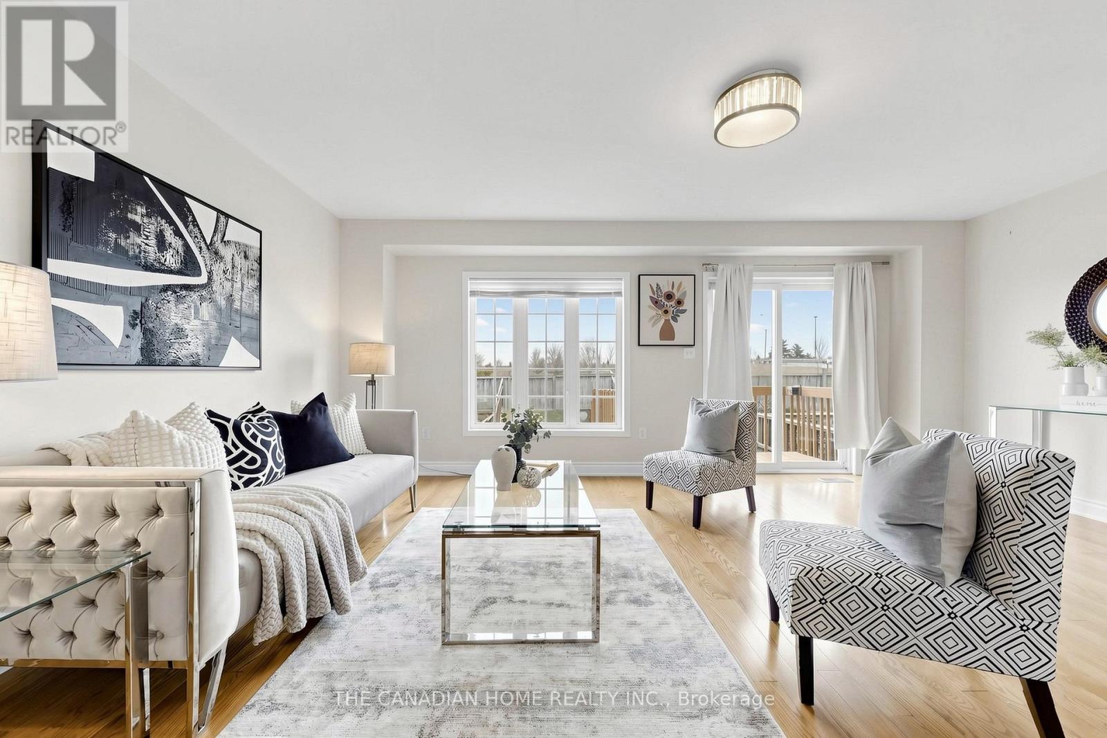 3470 Angel Pass Drive, Mississauga, Ontario  L5M 7N4 - Photo 2 - W13030866