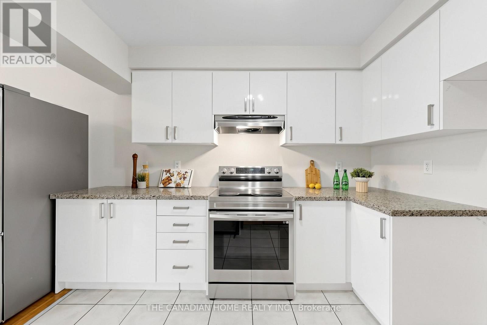 3470 Angel Pass Drive, Mississauga, Ontario  L5M 7N4 - Photo 5 - W13030866