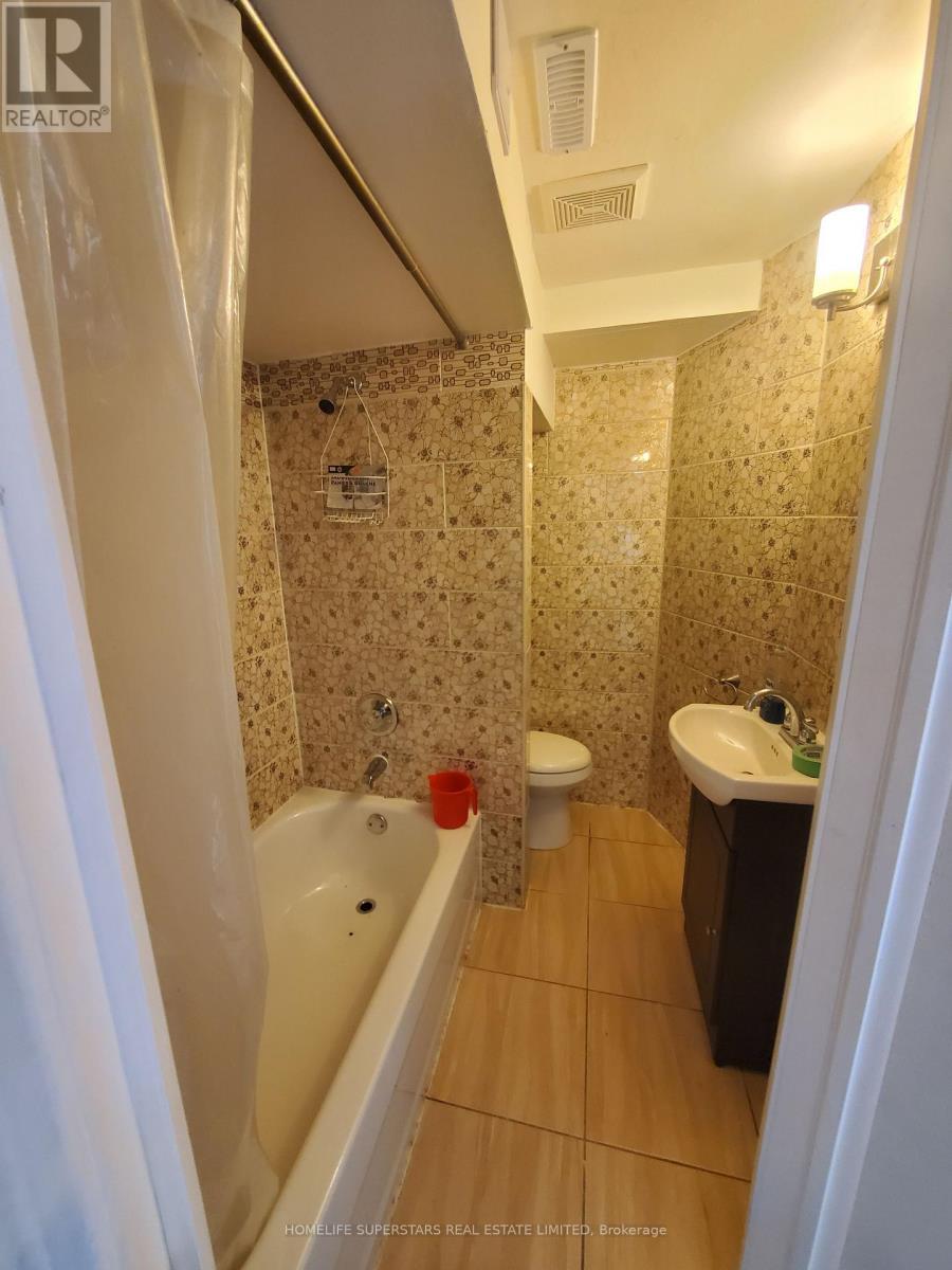 6096 Windfleet Crescent, Mississauga, Ontario  L5V 2Z6 - Photo 9 - W13030872