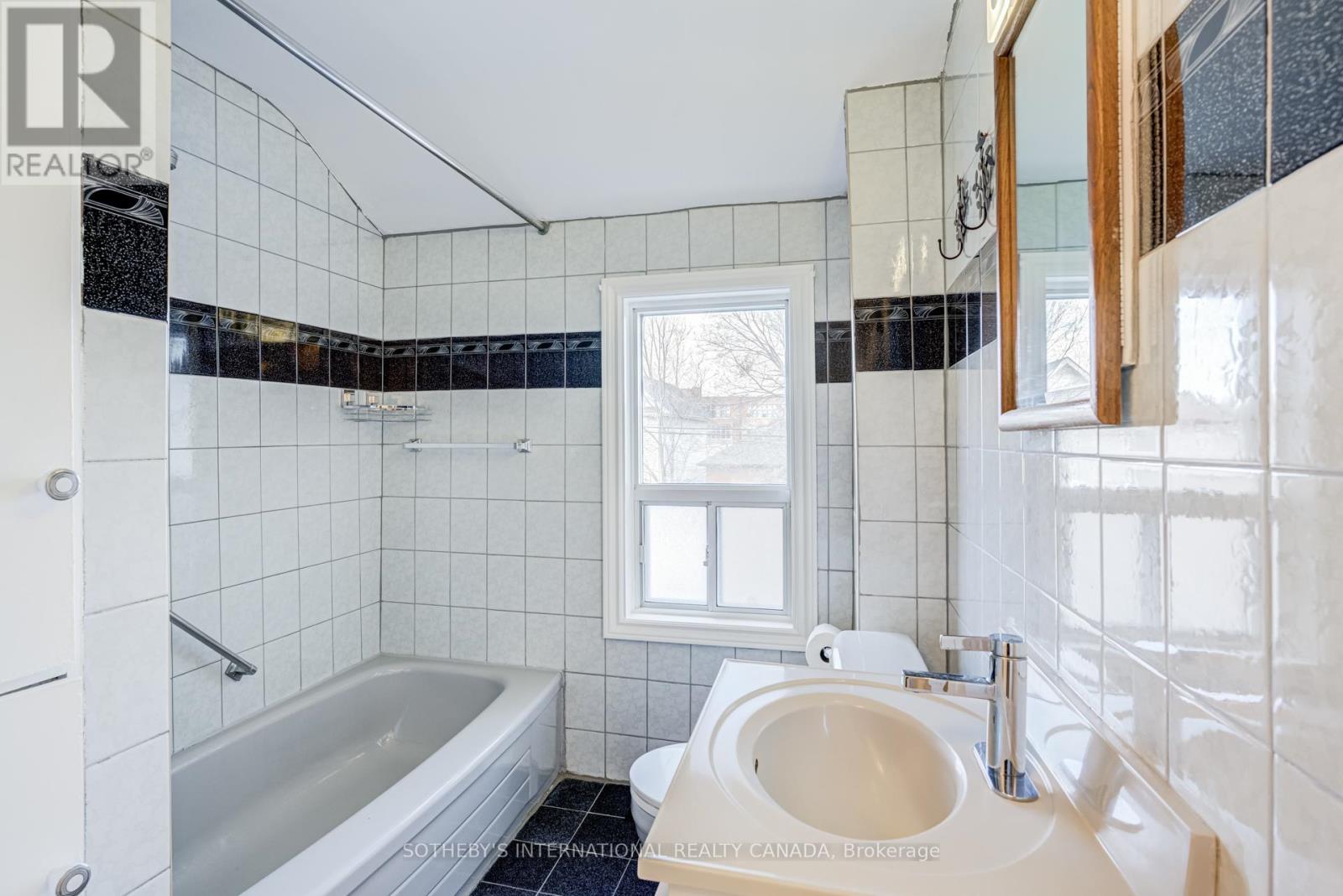 712 Willard Avenue, Toronto, Ontario  M6S 3S5 - Photo 26 - W13030882