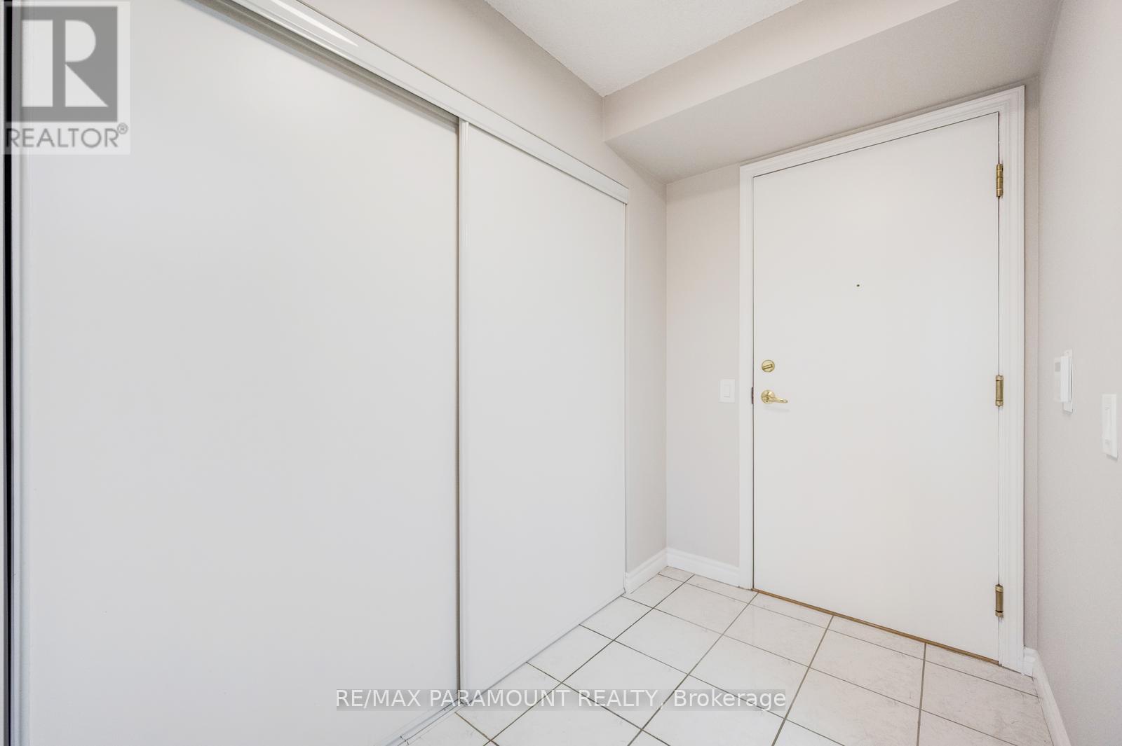 616 - 25 Kingsbridge Garden Circle, Mississauga, Ontario  L5R 4B1 - Photo 8 - W13030904