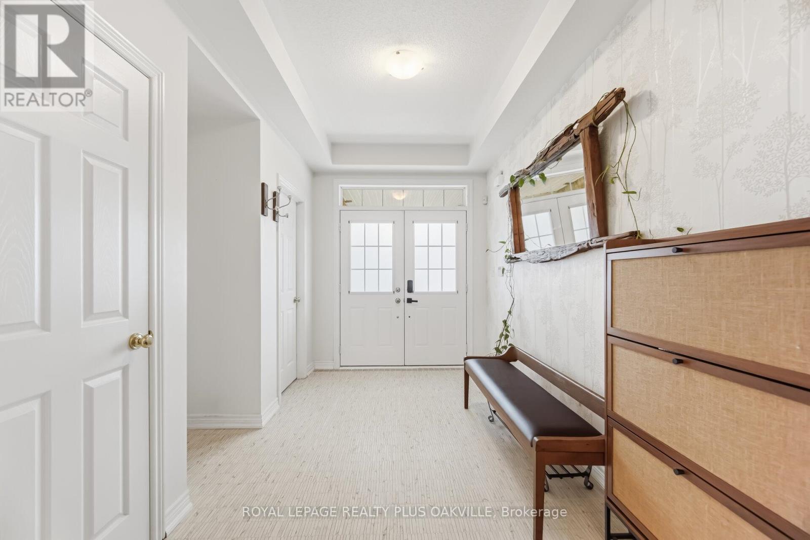 3409 Liptay Avenue, Oakville, Ontario  L6M 0M8 - Photo 4 - W13030954