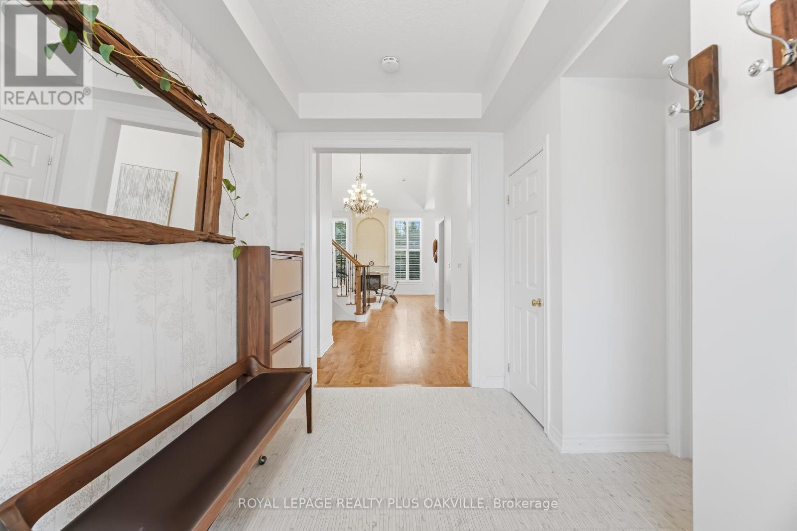 3409 Liptay Avenue, Oakville, Ontario  L6M 0M8 - Photo 5 - W13030954