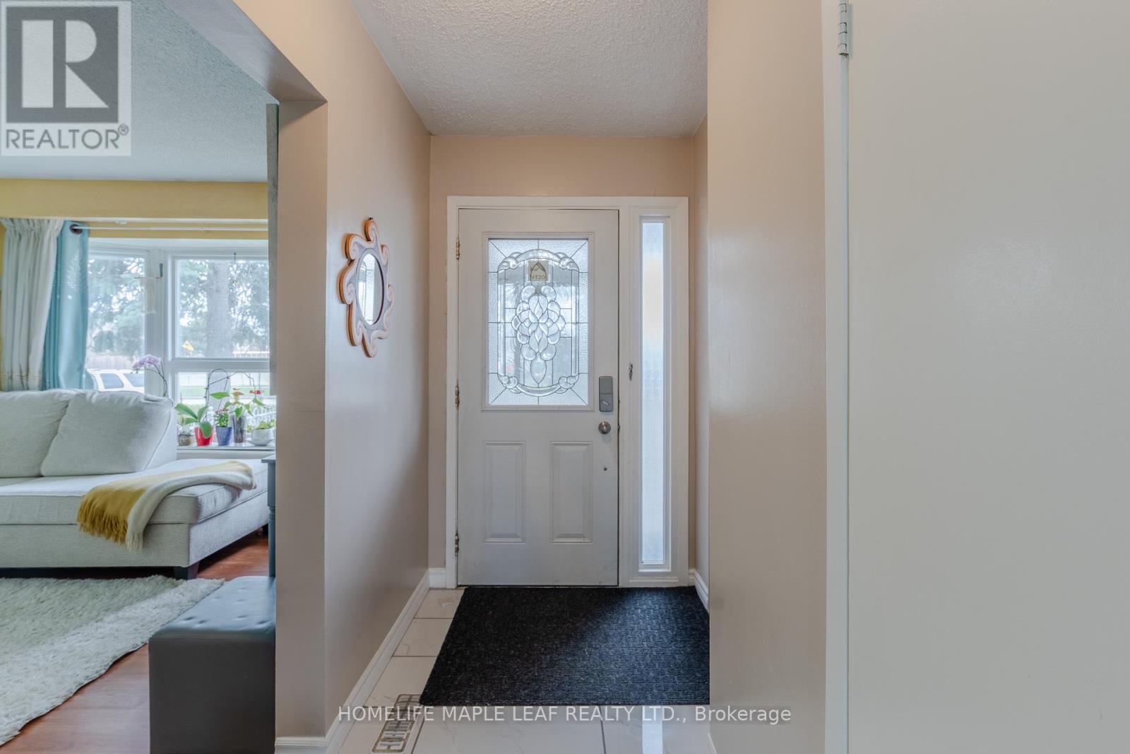 148 Hansen Road N, Brampton, Ontario  L6V 2G6 - Photo 5 - W13031036