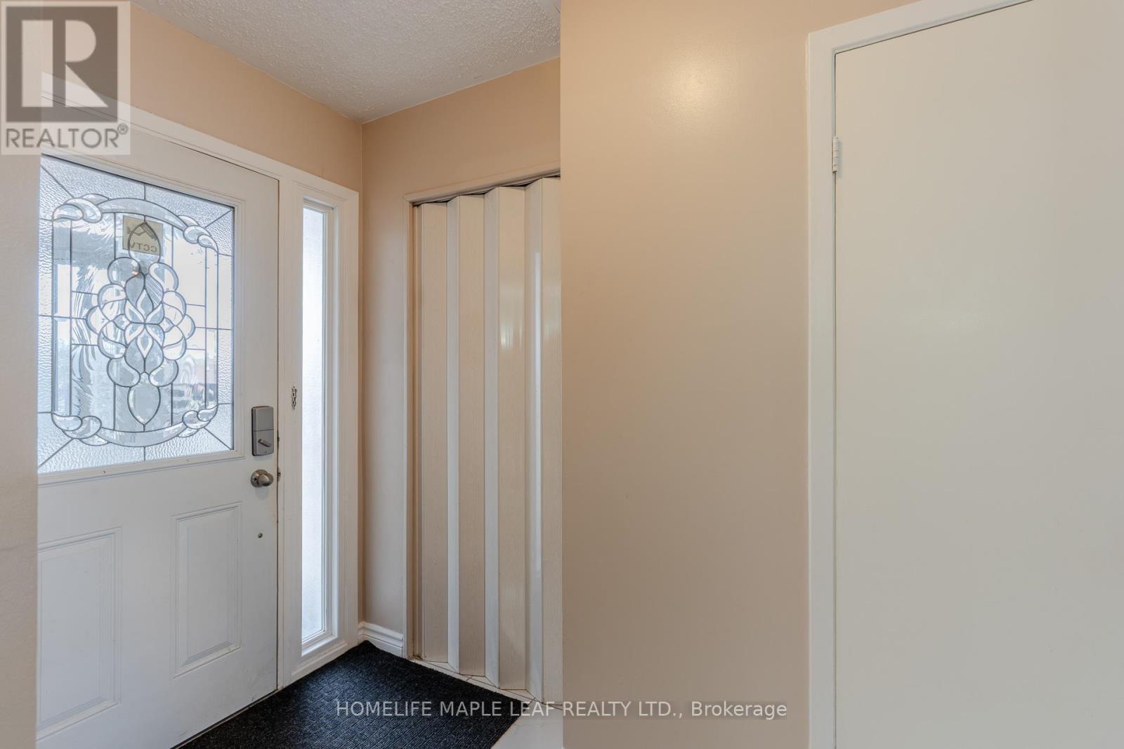 148 Hansen Road N, Brampton, Ontario  L6V 2G6 - Photo 6 - W13031036