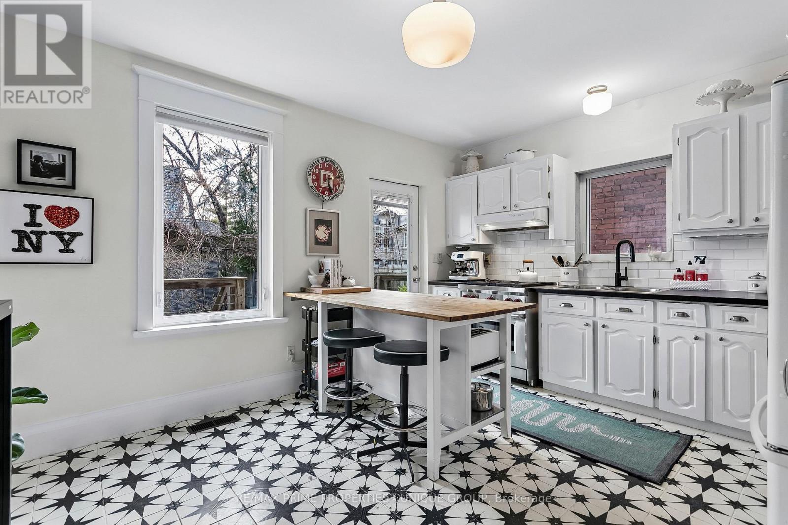 306 Westmoreland Avenue, Toronto, Ontario  M6H 3A5 - Photo 15 - W13031052