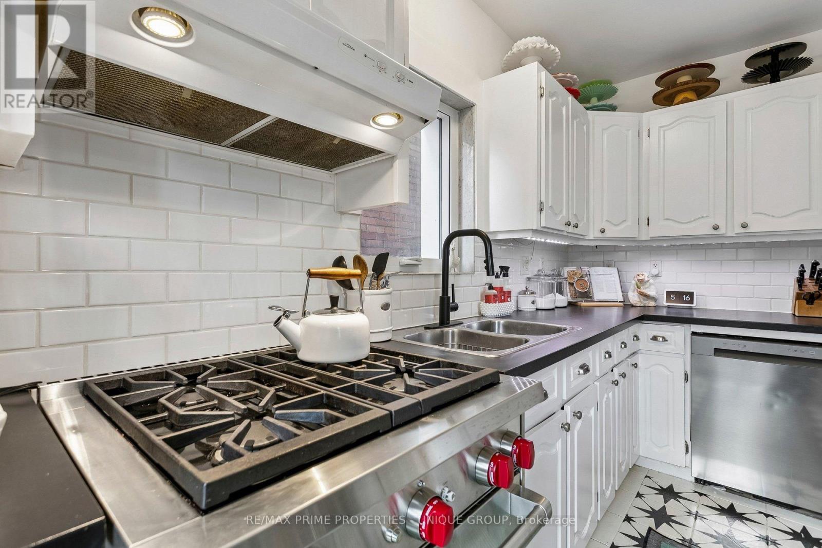 306 Westmoreland Avenue, Toronto, Ontario  M6H 3A5 - Photo 20 - W13031052