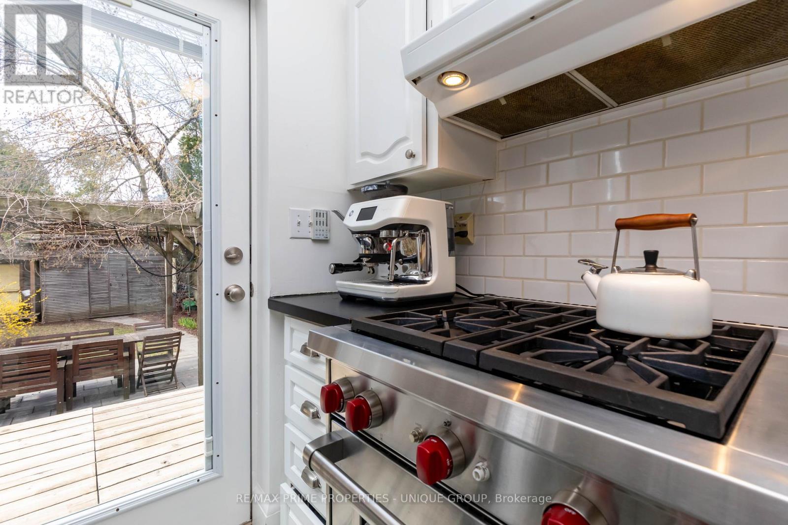 306 Westmoreland Avenue, Toronto, Ontario  M6H 3A5 - Photo 21 - W13031052