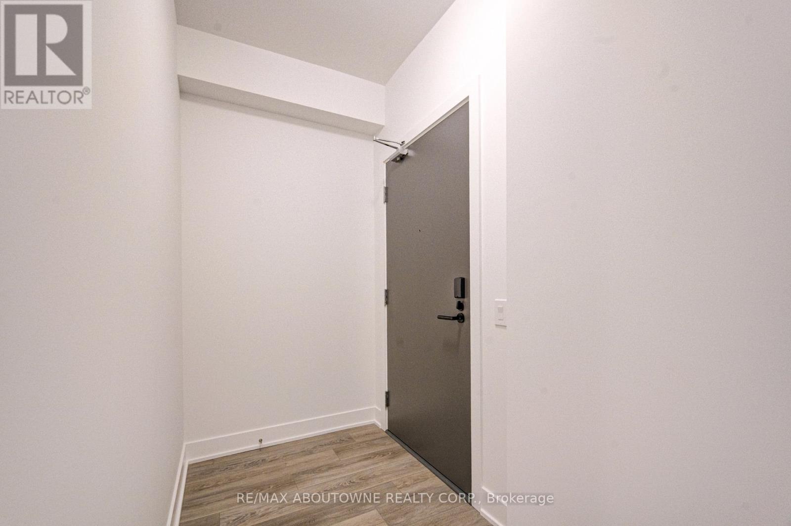 1205 - 2088 James Street, Burlington, Ontario  L7R 0H2 - Photo 2 - W13031138