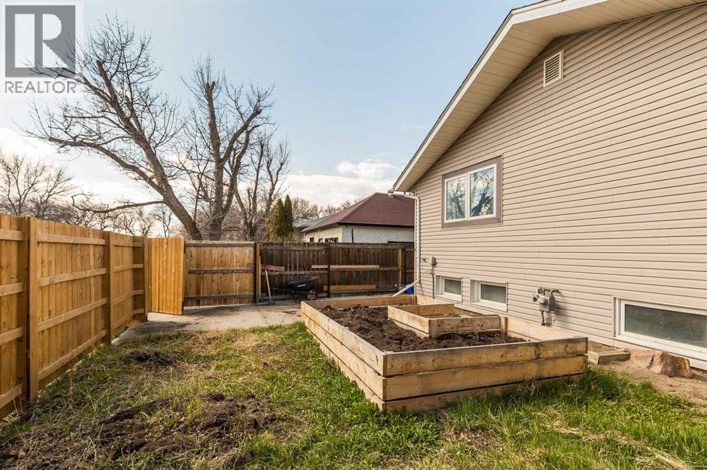 406 20 Street N, Lethbridge, Alberta  T1H 3N1 - Photo 38 - A2301592