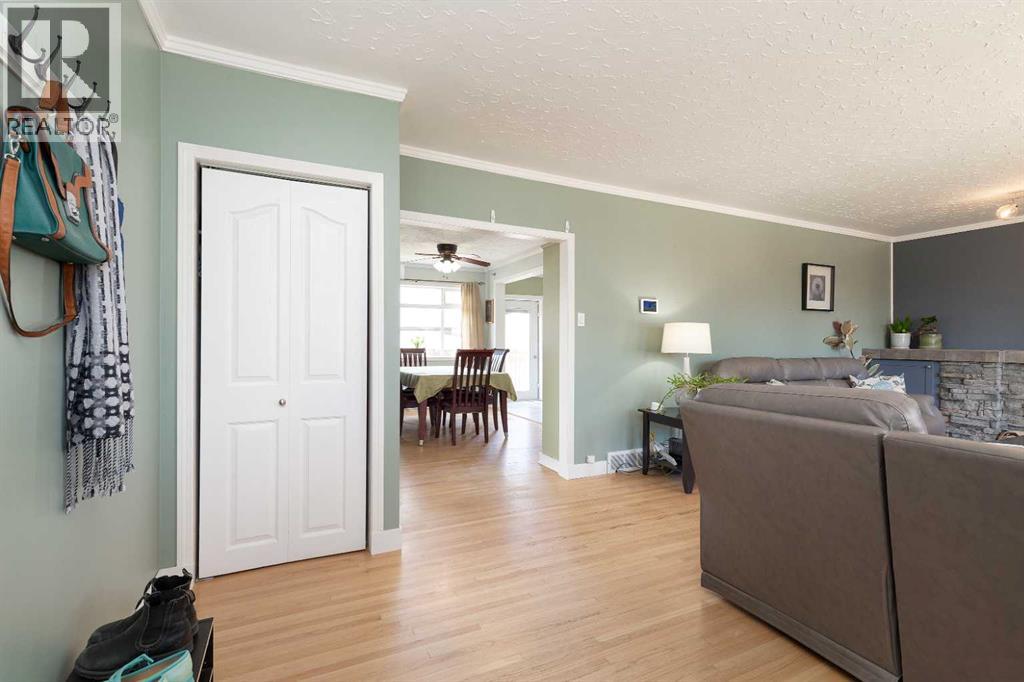 406 20 Street N, Lethbridge, Alberta  T1H 3N1 - Photo 4 - A2301592