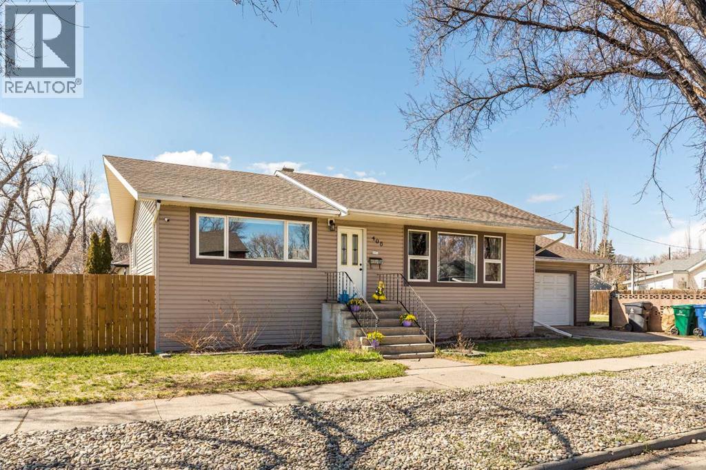 406 20 Street N, Lethbridge, Alberta  T1H 3N1 - Photo 2 - A2301592