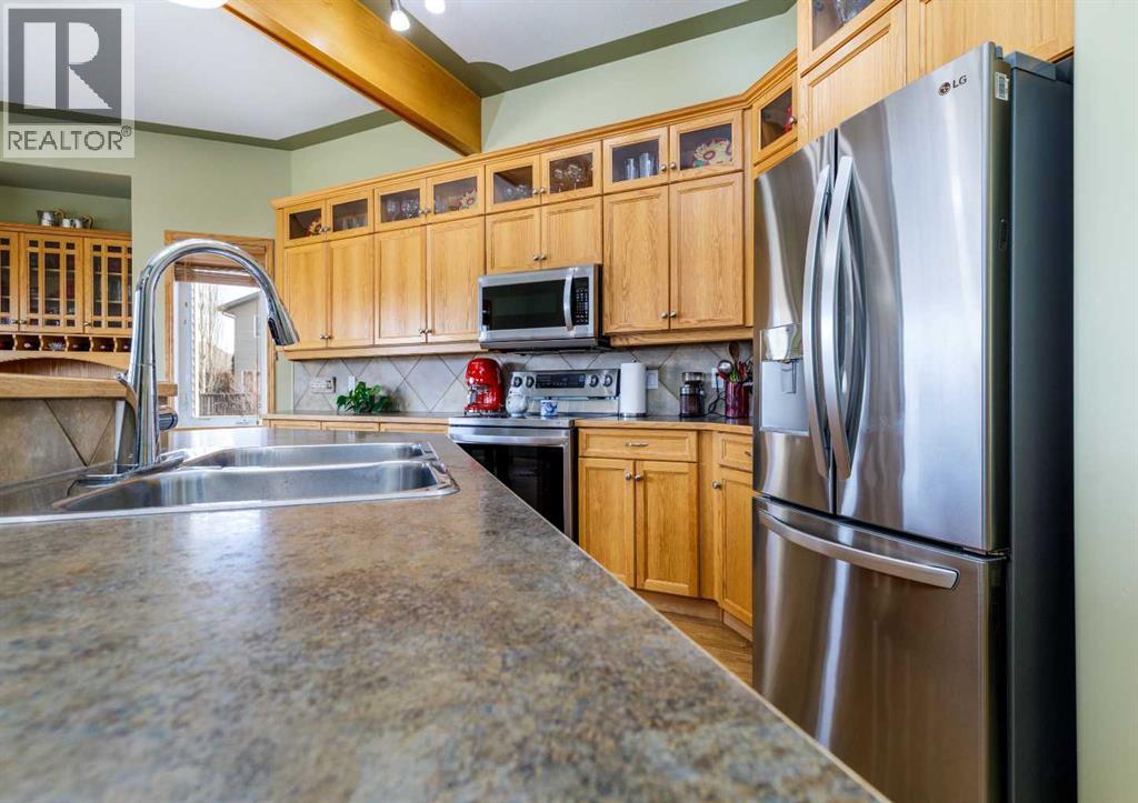 64 Lacey Close, Red Deer, Alberta  T4R 3R7 - Photo 4 - A2302916