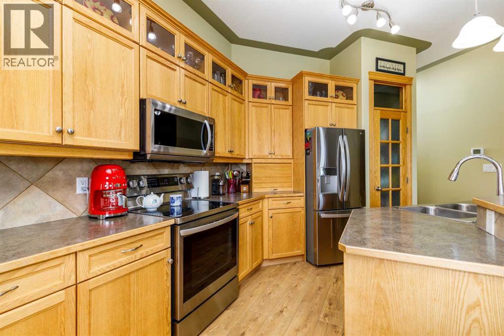 64 Lacey Close, Red Deer, Alberta  T4R 3R7 - Photo 6 - A2302916