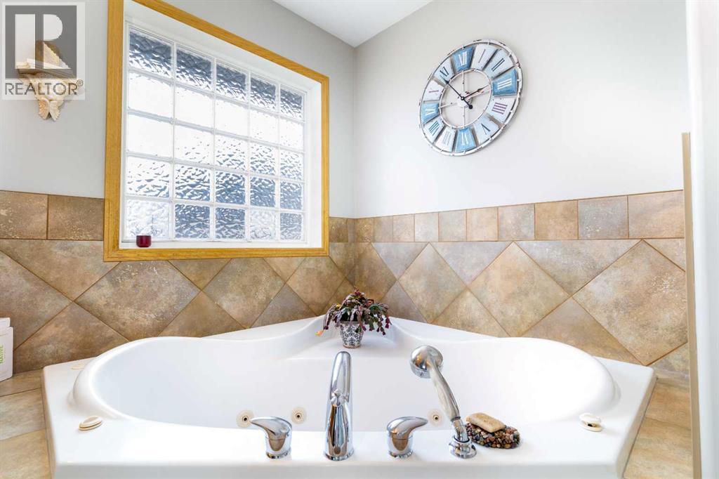 64 Lacey Close, Red Deer, Alberta  T4R 3R7 - Photo 30 - A2302916