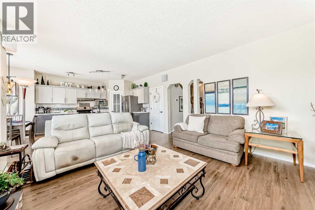 42 Somerset Circle Sw, Calgary, Alberta  T2Y 3P7 - Photo 13 - A2298369