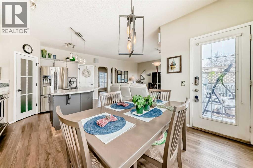 42 Somerset Circle Sw, Calgary, Alberta  T2Y 3P7 - Photo 9 - A2298369