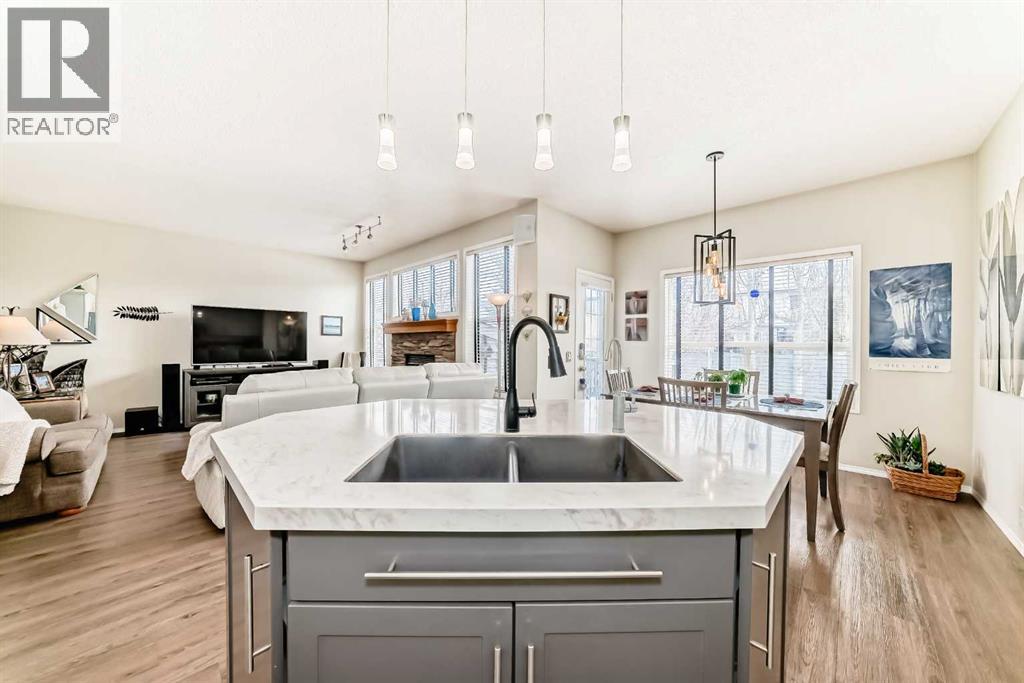 42 Somerset Circle Sw, Calgary, Alberta  T2Y 3P7 - Photo 7 - A2298369