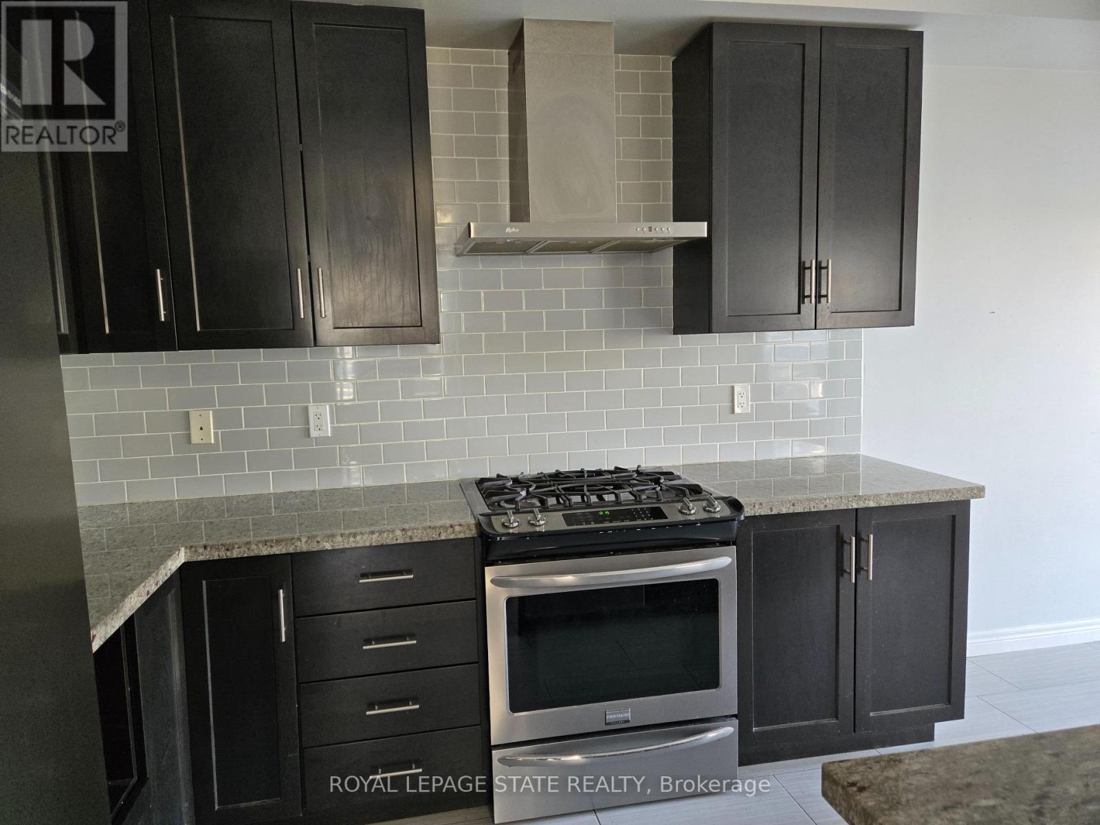 54 - 8 Lakelawn Road, Grimsby, Ontario  L3M 0G1 - Photo 9 - X13030908