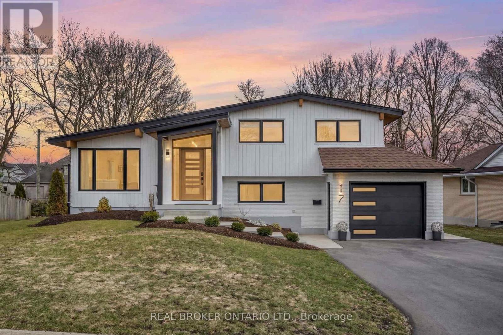 17 Bluebird Place, Woolwich, Ontario  N3B 1W7 - Photo 2 - X13030914