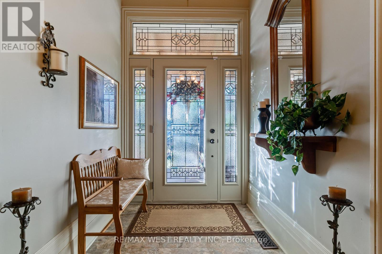 560 Peel Street, Woodstock, Ontario  N4S 1K4 - Photo 2 - X13030990