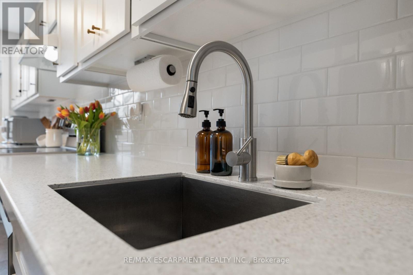 121 - 201 Queen Victoria Drive, Hamilton, Ontario  L8W 1W7 - Photo 8 - X13031056