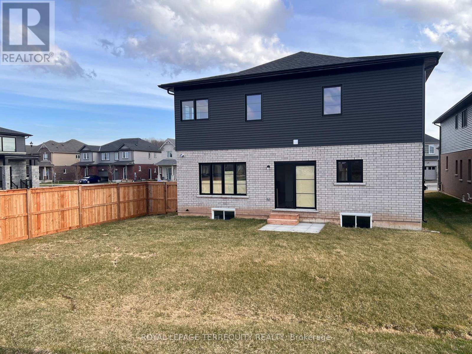 119 Acacia Road, Pelham, Ontario  L3E 0G6 - Photo 4 - X13031084