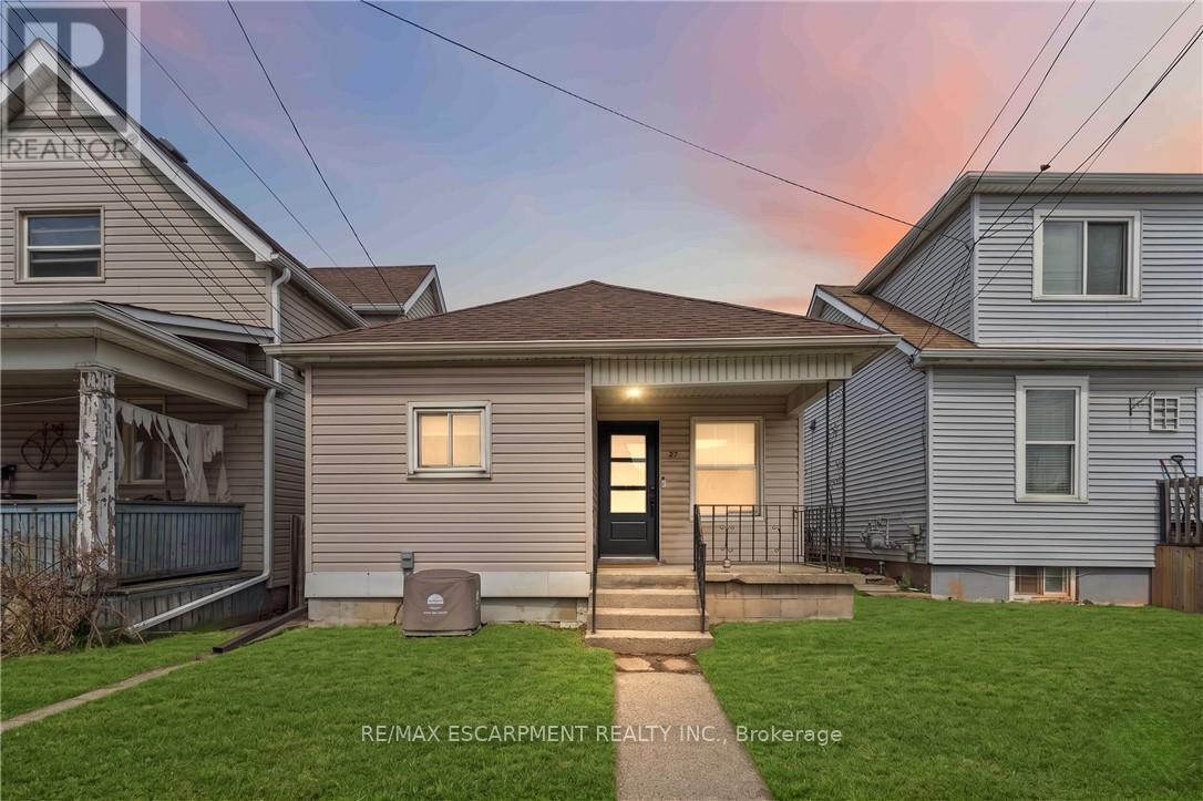 27 EDINBURGH AVENUE, Hamilton, Ontario