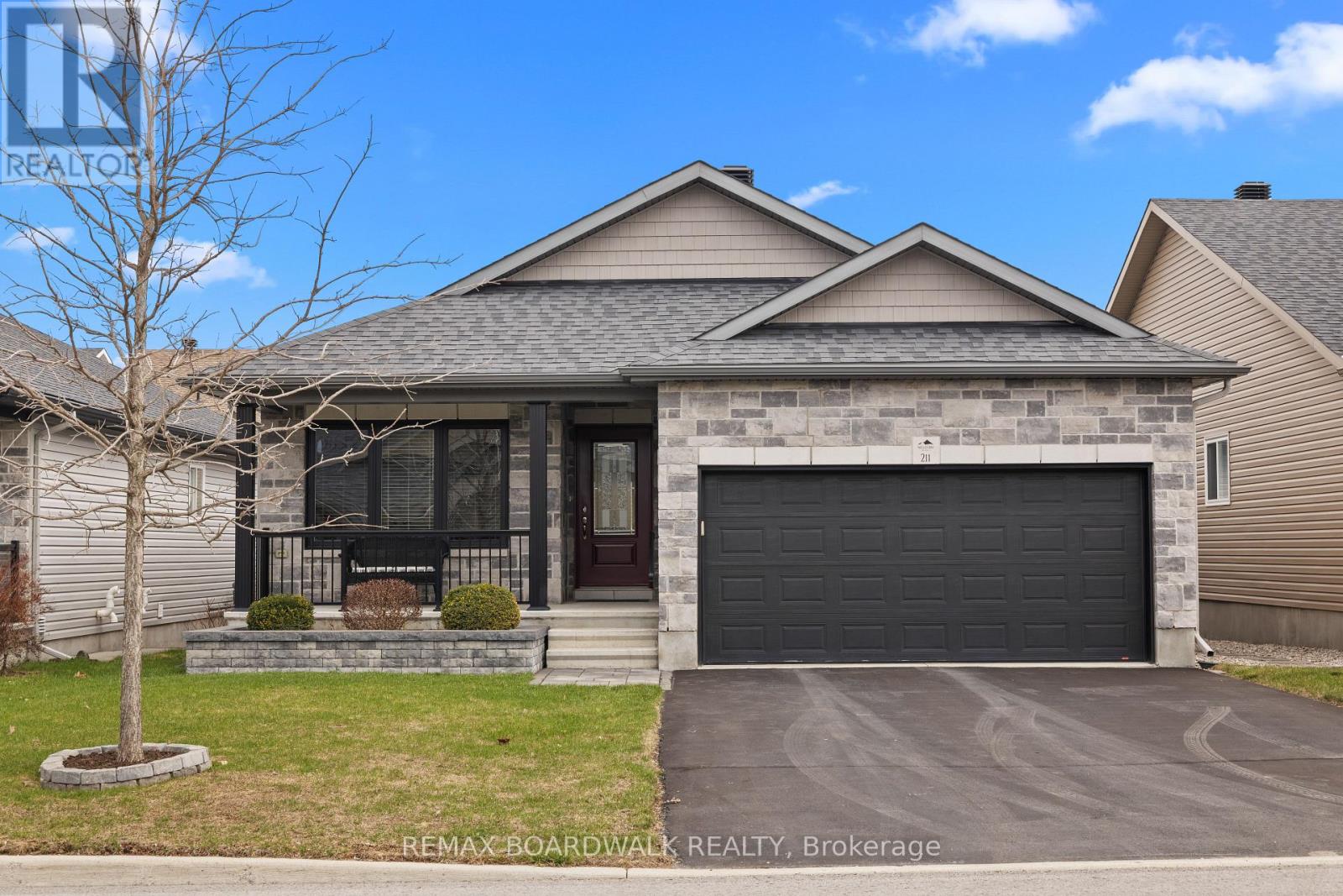 211 MCKENNY STREET, Mississippi Mills, Ontario