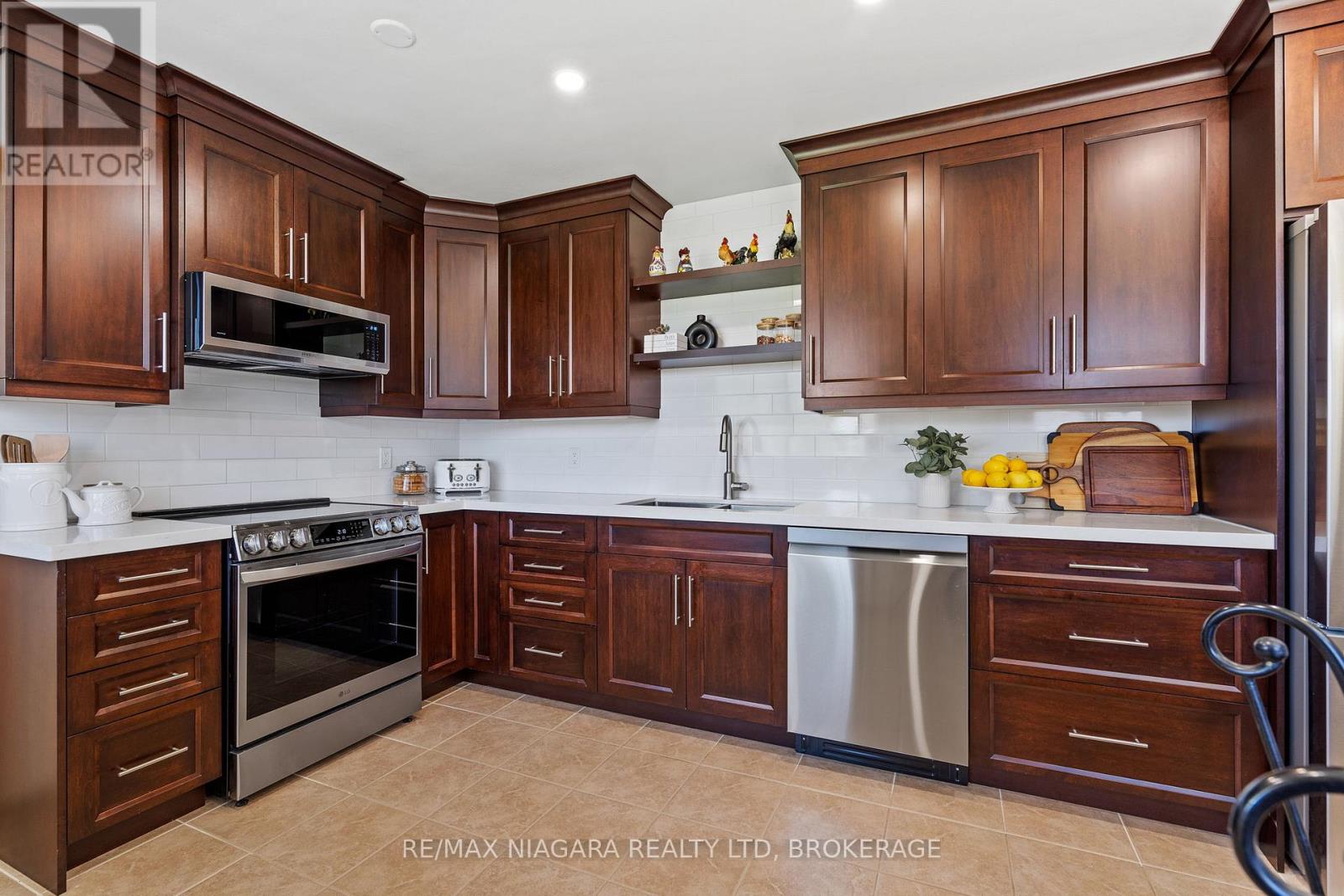 7161 Casey Street, Niagara Falls, Ontario  L2J 3P7 - Photo 12 - X13031266