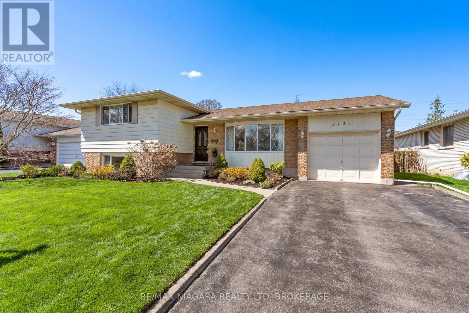 7161 Casey Street, Niagara Falls, Ontario  L2J 3P7 - Photo 2 - X13031266