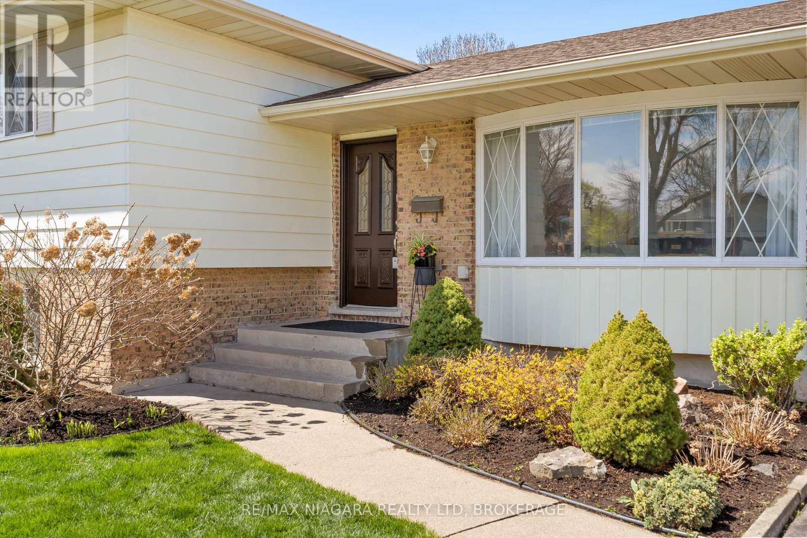 7161 Casey Street, Niagara Falls, Ontario  L2J 3P7 - Photo 3 - X13031266