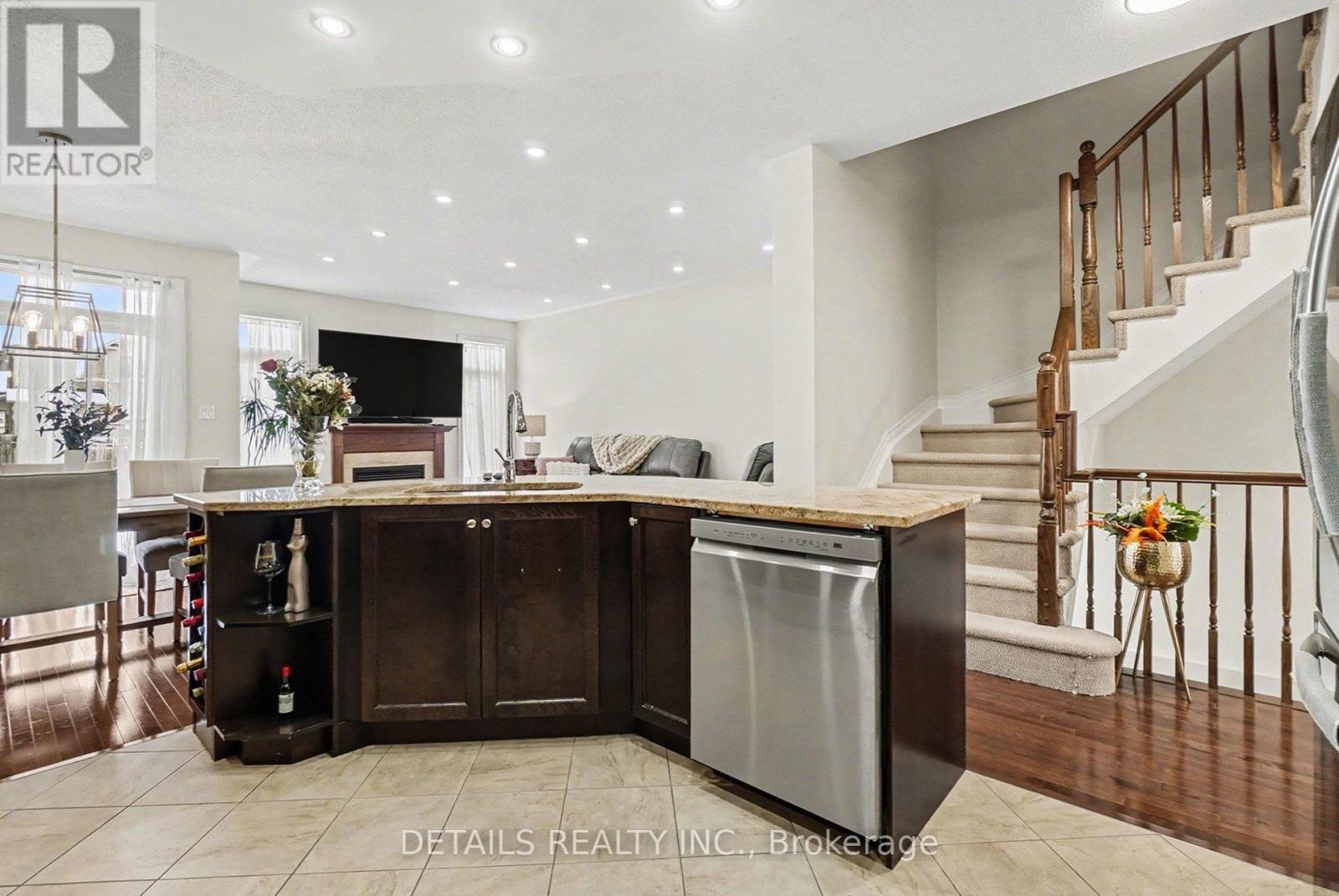 112 Whispering Winds Way, Ottawa, Ontario  K1W 0B7 - Photo 11 - X12893880