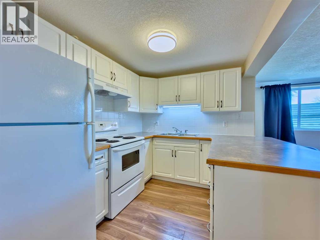 9, 1739 St Edwards Boulevard N, Lethbridge, Alberta  T1H 1X2 - Photo 3 - A2303396