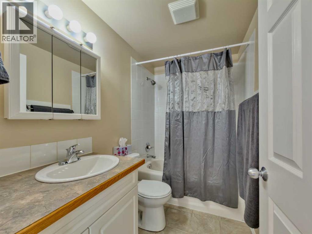 9, 1739 St Edwards Boulevard N, Lethbridge, Alberta  T1H 1X2 - Photo 8 - A2303396