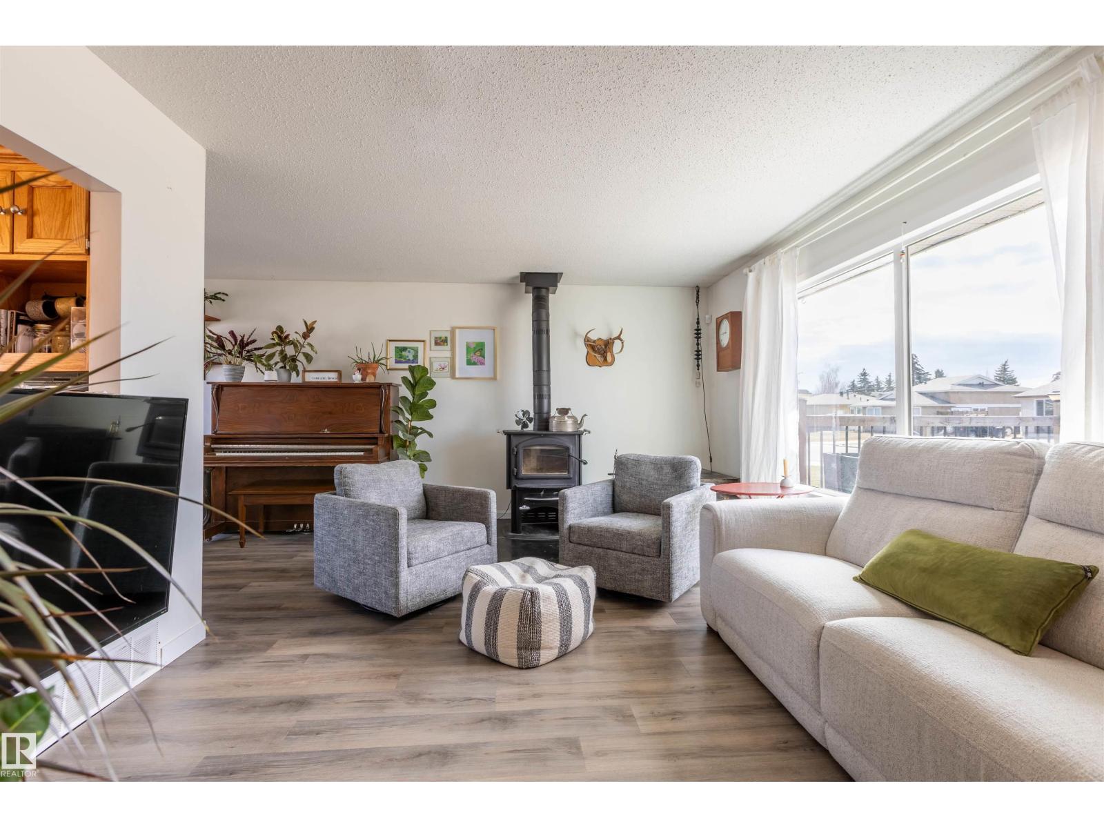 9310 98 Av, Morinville, Alberta  T8R 1J4 - Photo 4 - E4483479