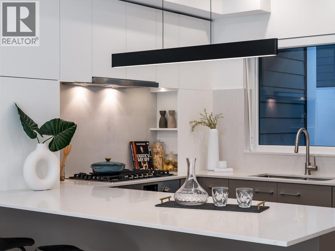 108 342 Mountain Highway, North Vancouver, British Columbia  V7J 2K8 - Photo 3 - R3114549